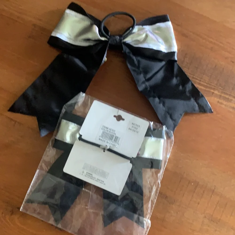 Cheer Bows black and silver Raiders‎ colors